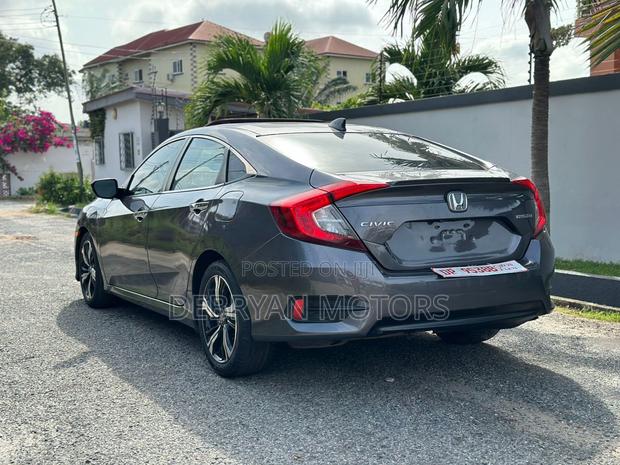 Honda Civic Touring 4dr Sedan (1.5L 4cyl) 2016 Gray