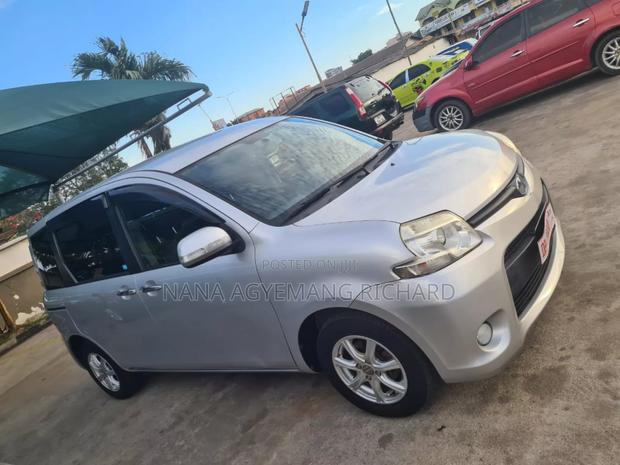 Toyota Sienta 1.5 FWD 2014 Silver