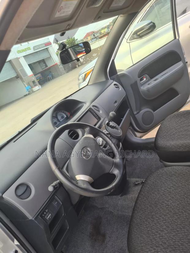 Toyota Sienta 1.5 FWD 2014 Silver