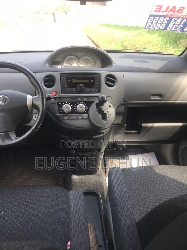 Toyota Sienta 2013 Burgundy