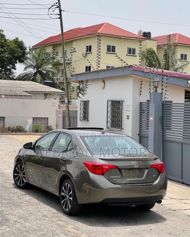 Toyota Corolla SE (1.8L 4cyl 2A) 2019 Brown