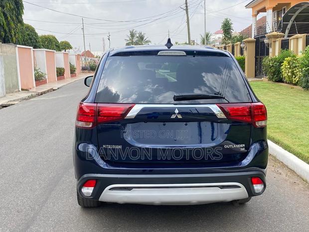 Mitsubishi Outlander 2019 Blue