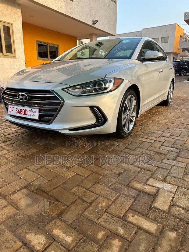 Hyundai Elantra Limited Sedan FWD (2.0L 4cyl 6A) 2017 Silver
