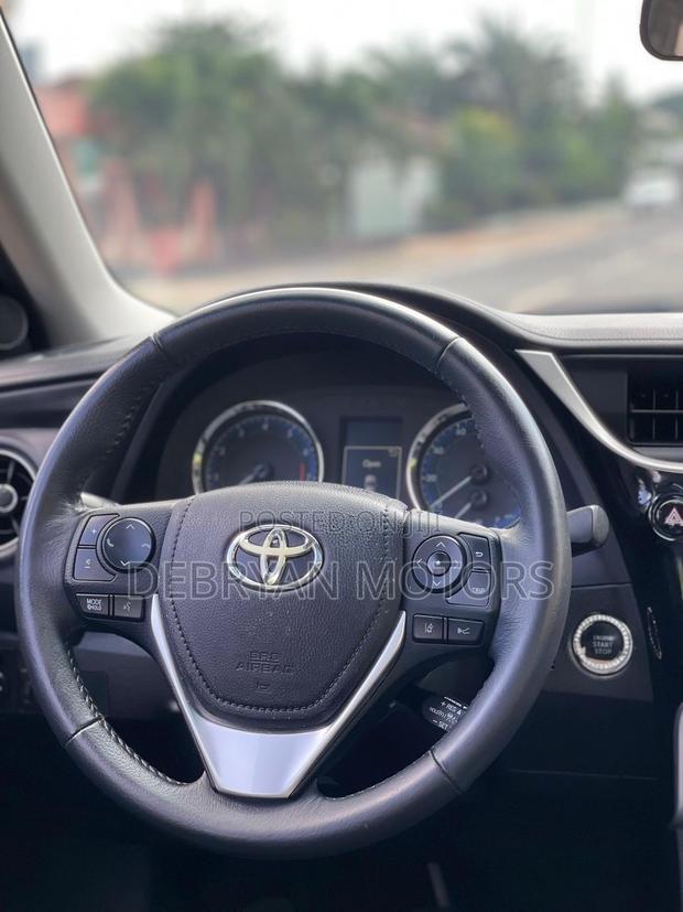 Toyota Corolla SE 4dr Sedan (1.8L 4cyl CVT) 2017 Silver