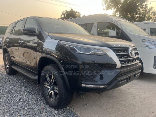 New Toyota Fortuner 3.0 D RWD 2024 Black