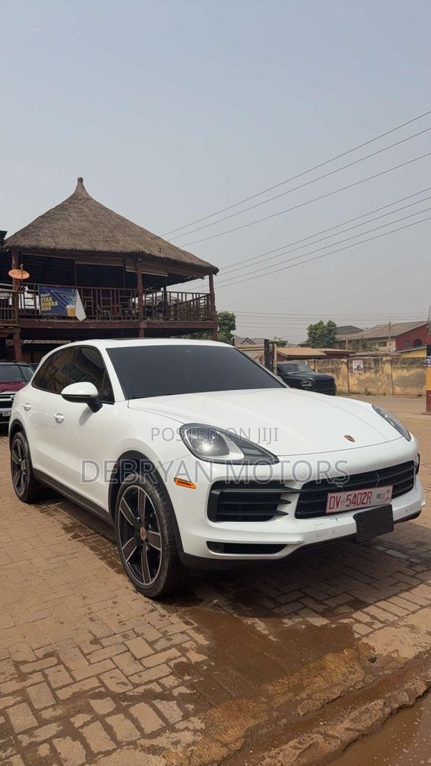 Porsche Cayenne AWD 2021 White
