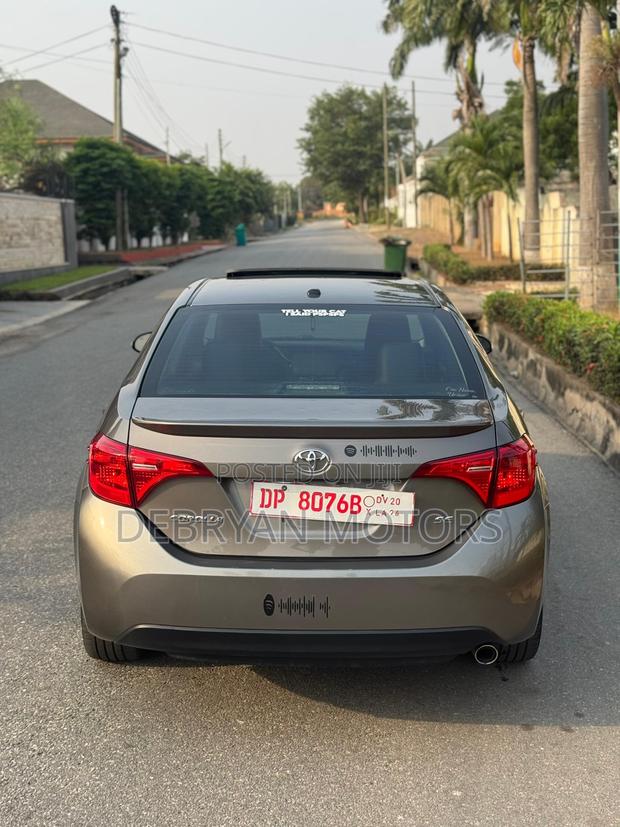 Toyota Corolla SE (1.8L 4cyl 6M) 2019 Brown