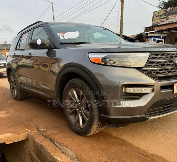 Ford Explorer XLT 2021 Silver