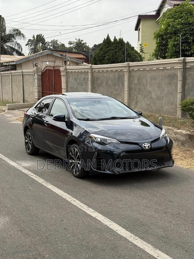 Toyota Corolla SE 4dr Sedan (1.8L 4cyl CVT) 2017 Black