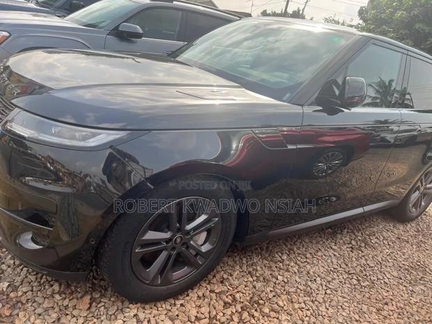 Land Rover Range Rover SE 2024 Black