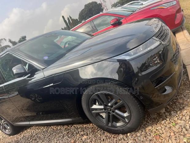 Land Rover Range Rover SE 2024 Black