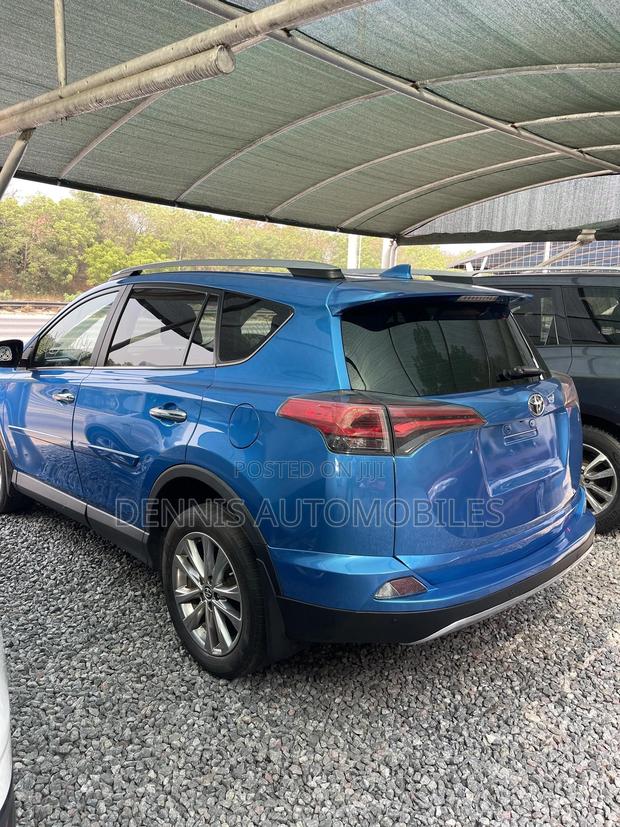 Toyota RAV4 XLE 4dr SUV AWD (2.5L 4cyl 6A) 2018 Blue