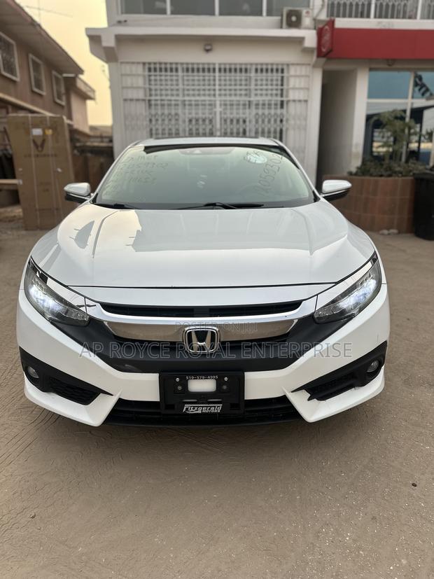 Honda Civic Touring 4dr Sedan (1.5L 4cyl) 2017 White