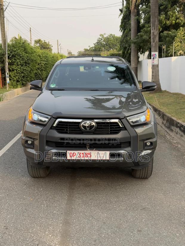 Toyota Hilux Revo Double Cab Deisel 2.4 AWD 2022 Gray
