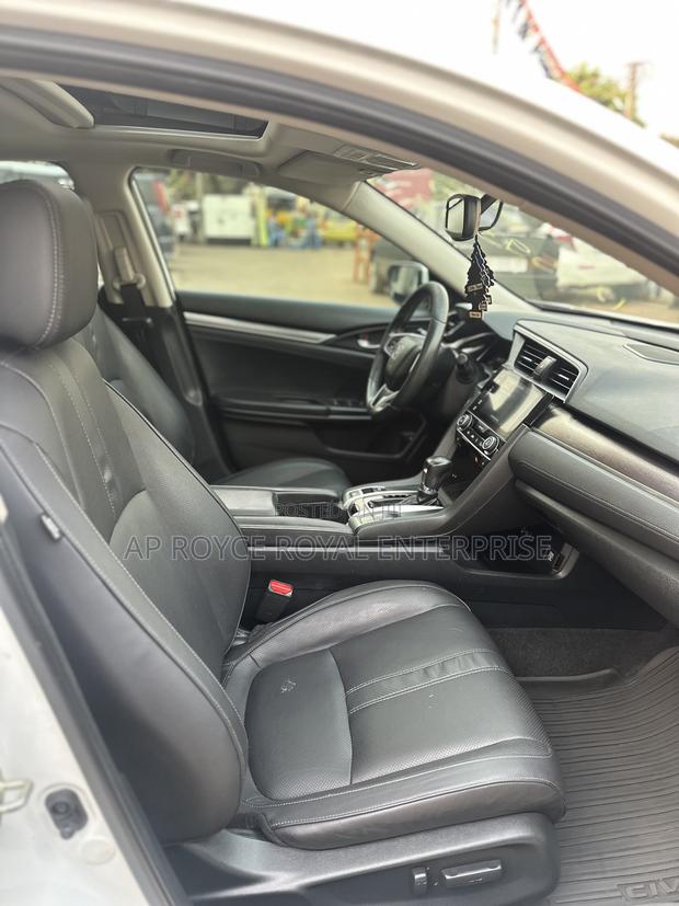 Honda Civic Touring 4dr Sedan (1.5L 4cyl) 2017 White