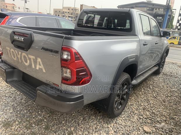 New Toyota Hilux 2023 Gray