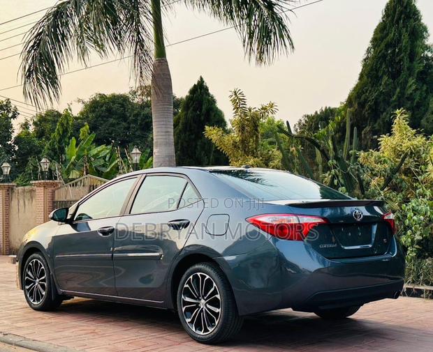 Toyota Corolla S 4dr Sedan (1.8L 4cyl CVT) 2016 Gray