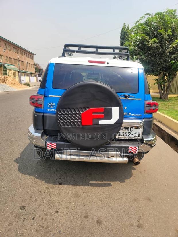 Toyota FJ Cruiser 2010 Blue