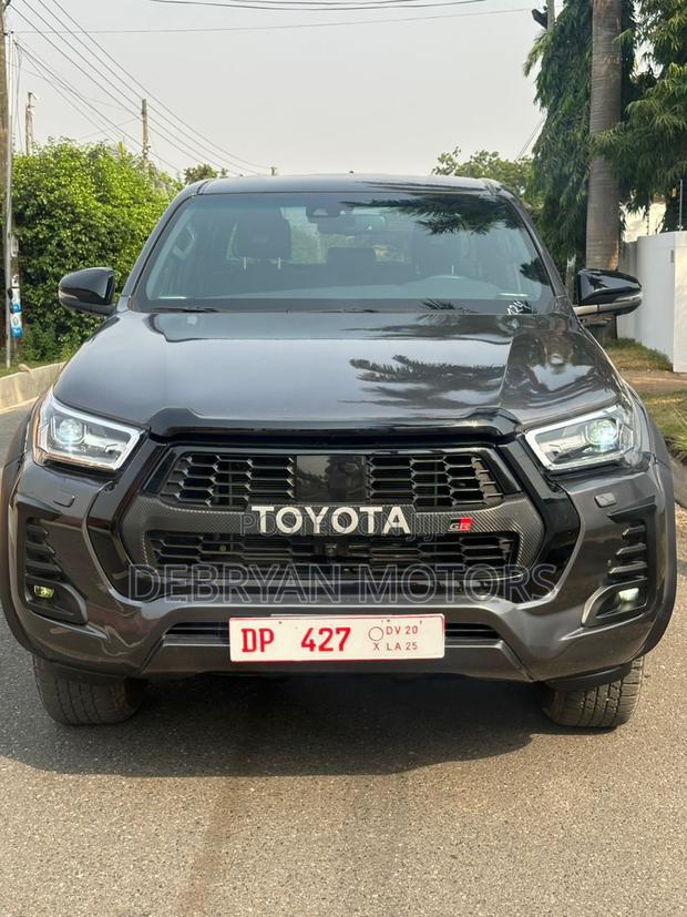 Toyota Hilux 2023 Gray