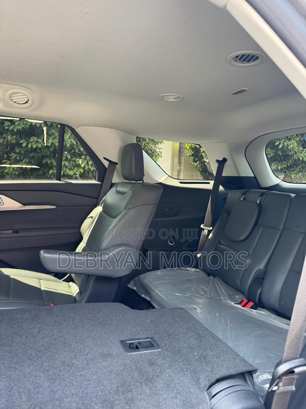 Ford Explorer 2025 Gray