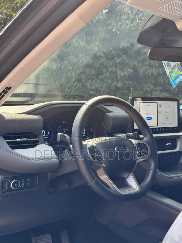 Ford Explorer 2025 Gray