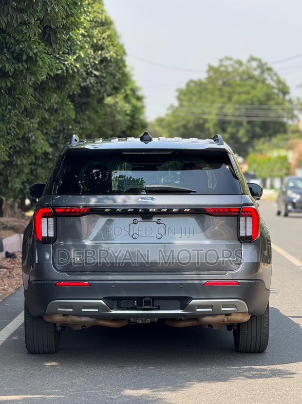 Ford Explorer 2025 Gray