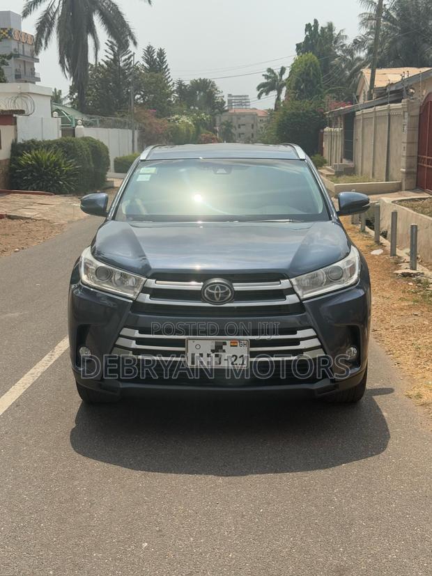 Toyota Highlander XLE 4x4 V6 (3.5L 6cyl 8A) 2017 Blue