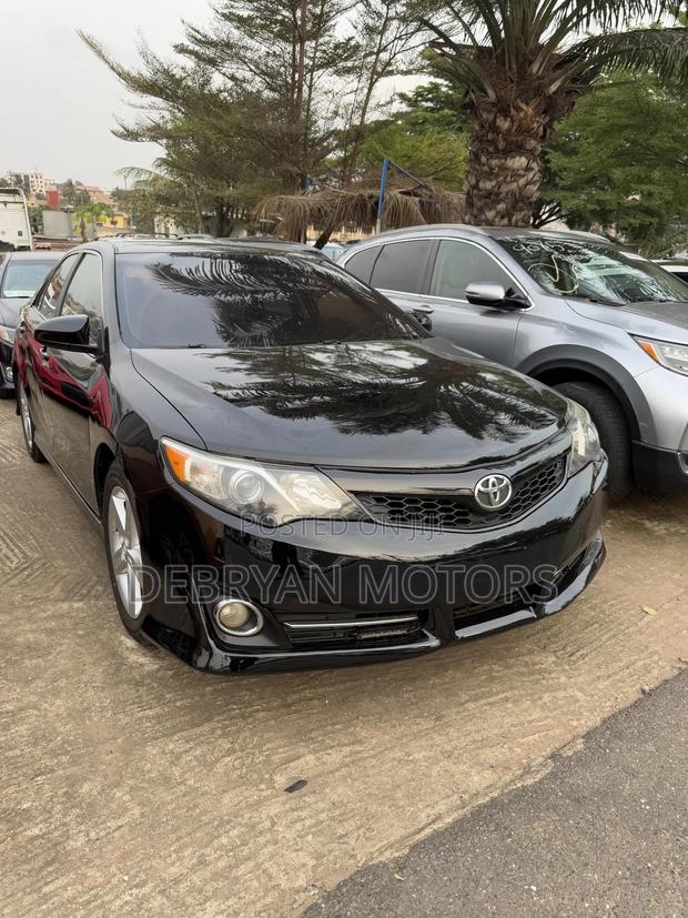 Toyota Camry SE 4dr Sedan (2.5L 4cyl 6A) 2013 Black