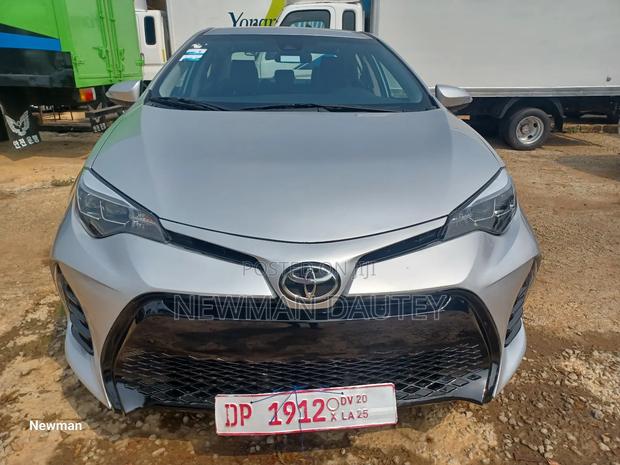 Toyota Corolla 2018 Silver