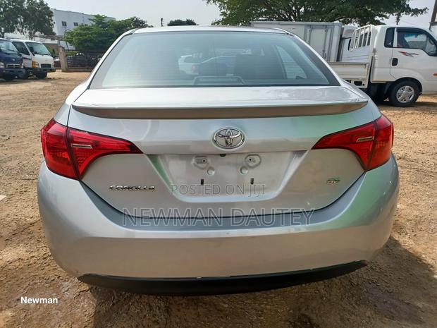Toyota Corolla 2018 Silver