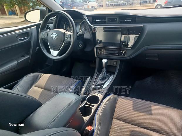 Toyota Corolla 2018 Silver