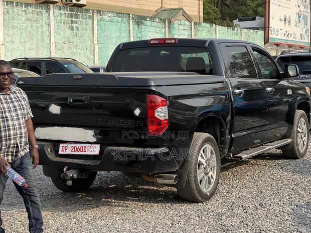 Toyota Tundra 1794 5.7L V8 4x2 CrewMax 5.6 ft. box 145.7 in. WB 2017