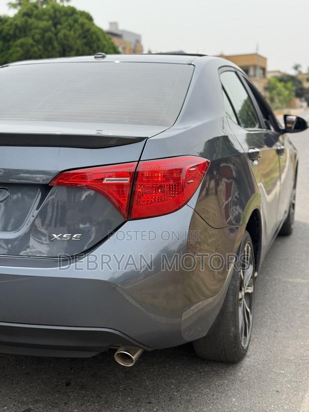 Toyota Corolla XSE 4dr Sedan (1.8L 4cyl CVT) 2017 Gray
