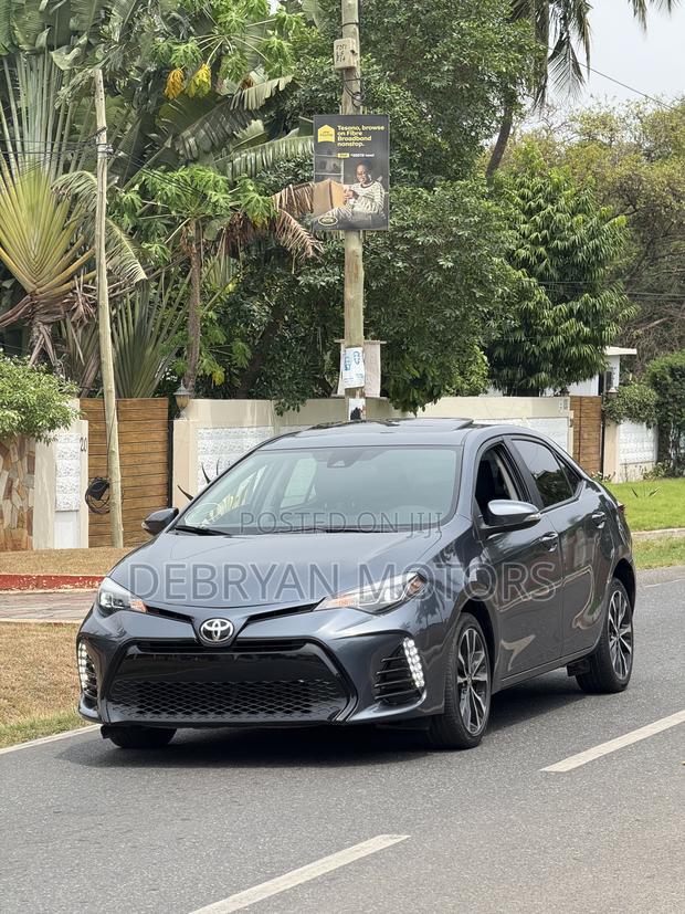 Toyota Corolla XSE 4dr Sedan (1.8L 4cyl CVT) 2017 Gray