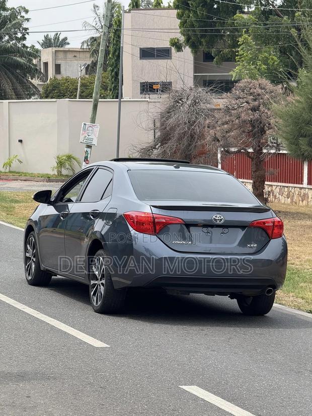 Toyota Corolla XSE 4dr Sedan (1.8L 4cyl CVT) 2017 Gray