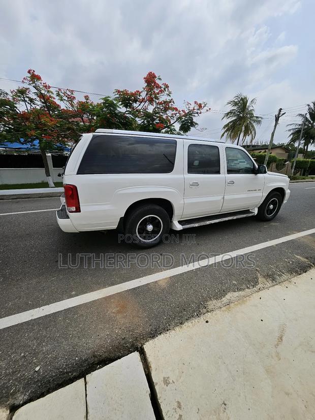 Cadillac Escalade ESV 2006 White