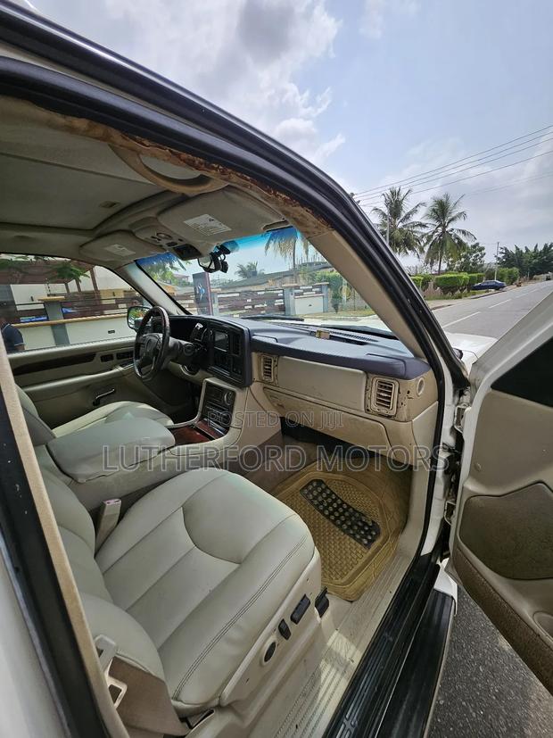 Cadillac Escalade ESV 2006 White