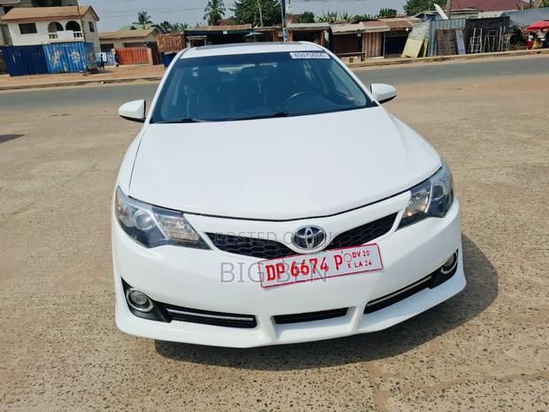 Toyota Camry SE Sport 4dr Sedan (2.5L 4cyl 6A) 2014 White