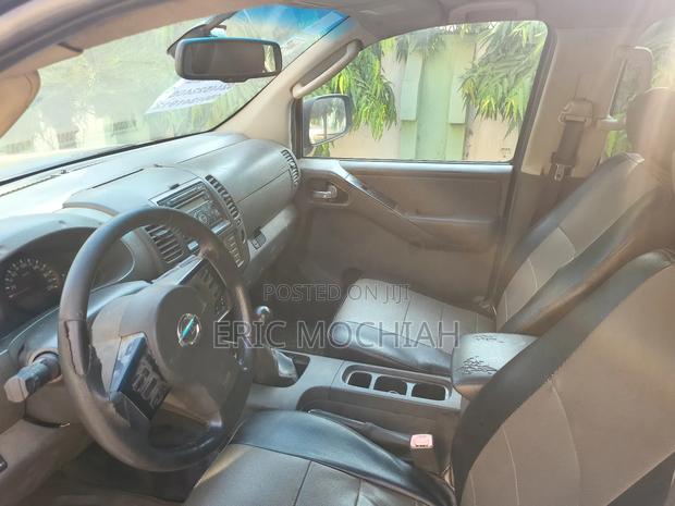 Nissan Navara 2013 Black