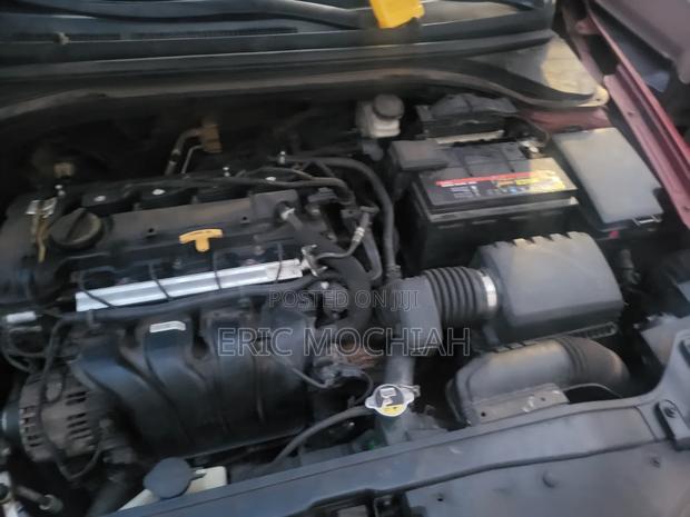 Hyundai Elantra SE Sedan FWD (2.0L 4cyl 6M) 2017 Red