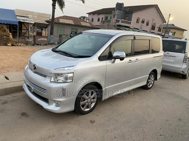 Toyota Voxy X 2WD 8-Seater 2013 Black