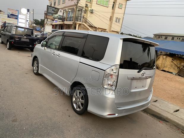 Toyota Voxy X 2WD 8-Seater 2013 Black