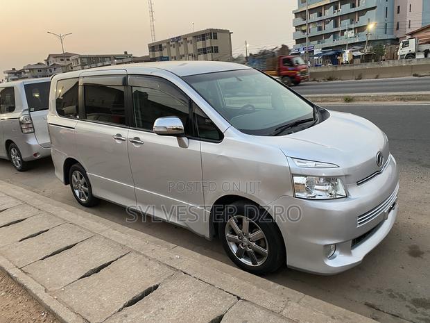 Toyota Voxy X 2WD 8-Seater 2013 Black