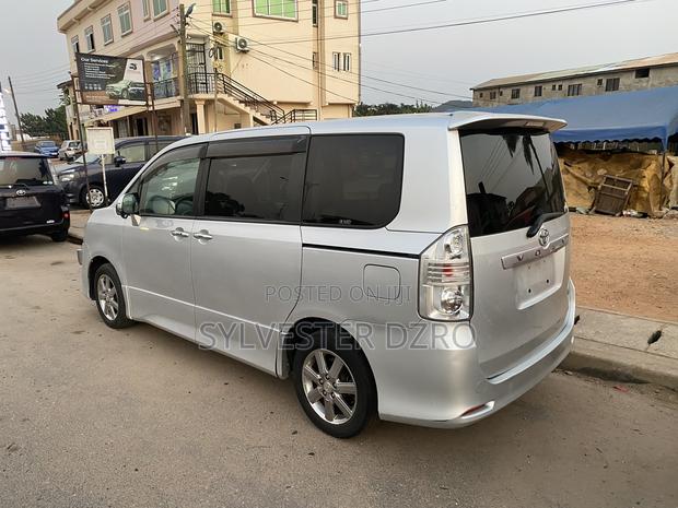 Toyota Voxy X 2WD 8-Seater 2013 Black