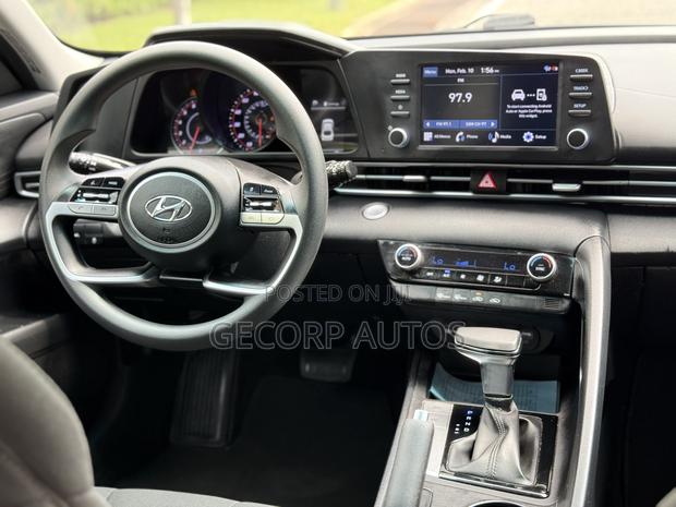 Hyundai Elantra SE 2021 Black