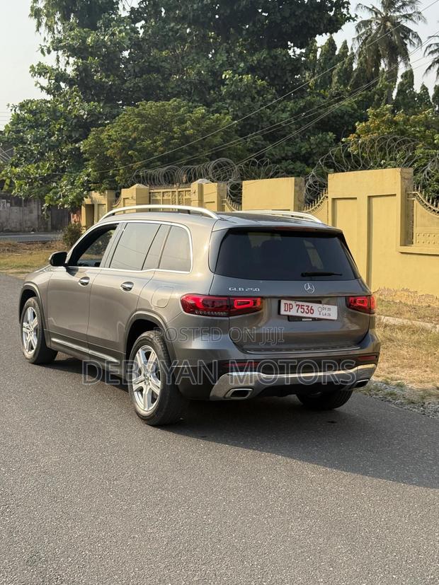 Mercedes-Benz GLB-Class GLB 250 4MATIC 2022 Gray