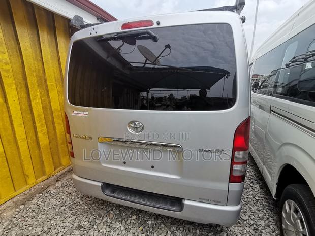 Toyota HiAce 2015 Silver