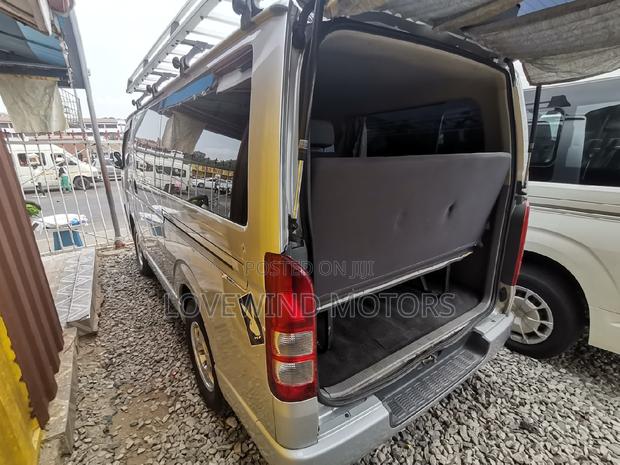 Toyota HiAce 2015 Silver