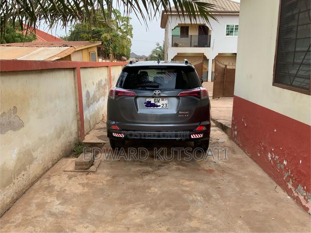 Toyota RAV4 LE AWD (2.5L 4cyl 6A) 2016 Gray