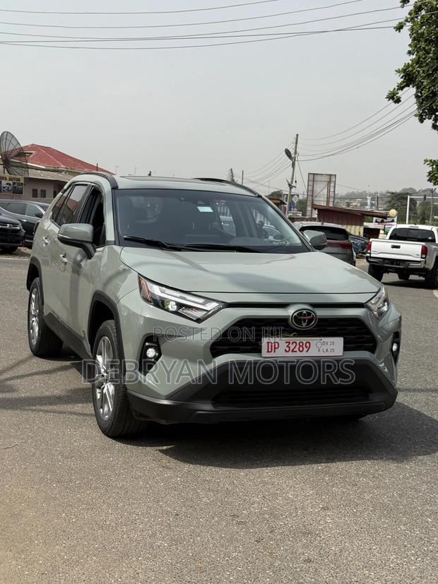 Toyota RAV4 XLE Premium 2022 Gray